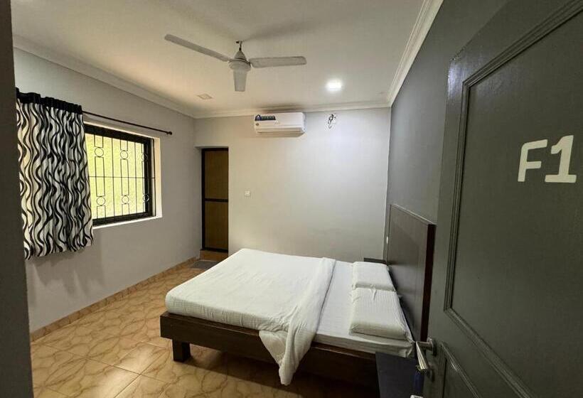 Номер Стандарт, Frankies Holiday Inn