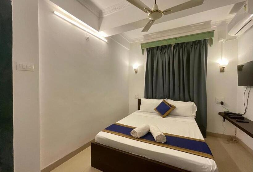 Quarto Basic, Nagas Hotel Satyavati Morjim