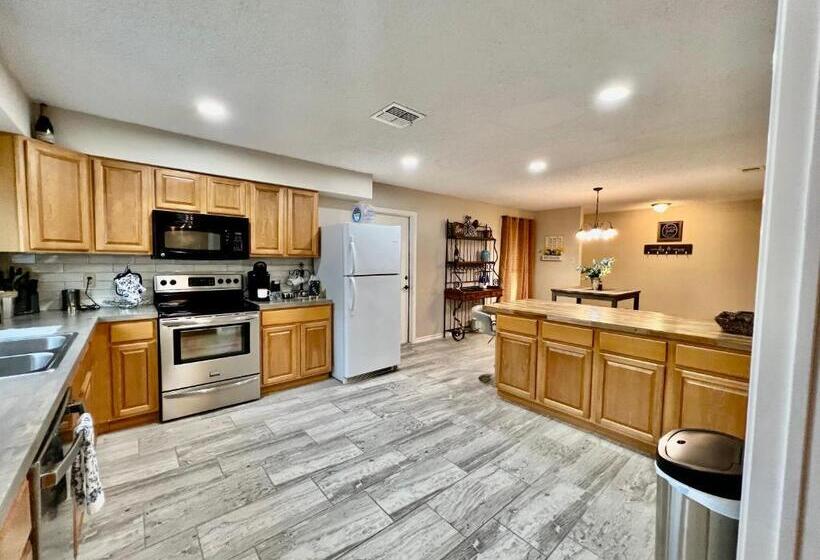 패밀리 룸, San Antonio Tx  3br Fully Furnished Corporate Home
