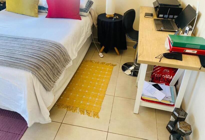 اتاق استاندارد, Busy Bee Guest House