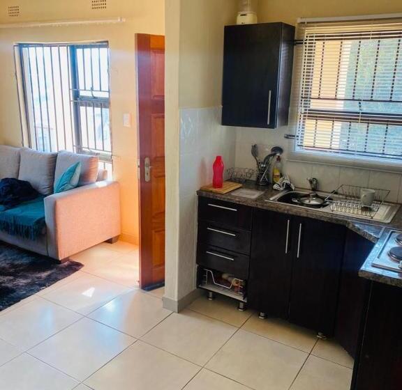 اتاق استاندارد, Busy Bee Guest House