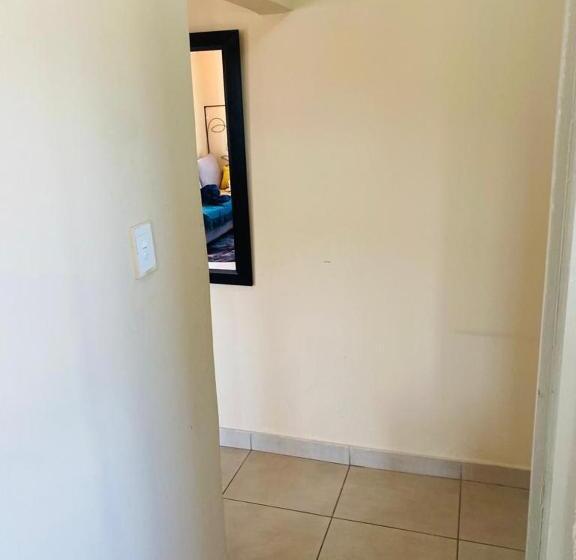 اتاق استاندارد, Busy Bee Guest House