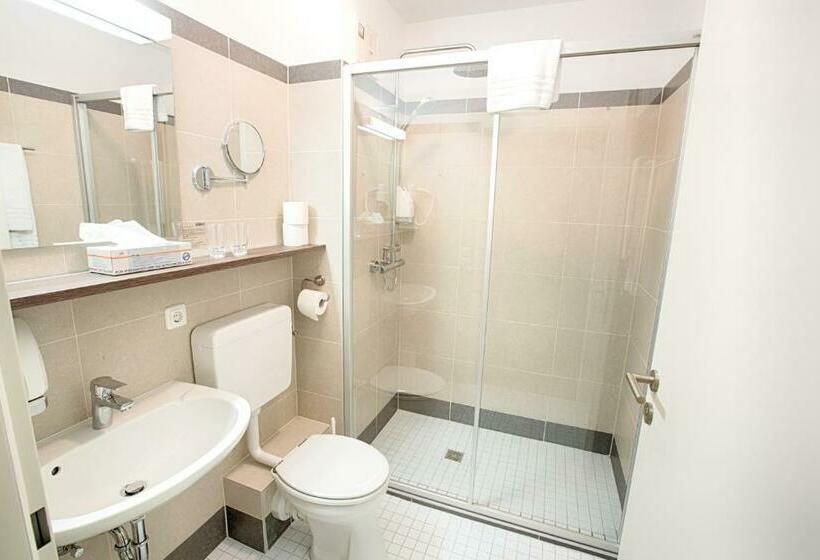 Трехместный Номер Стандарт с Балконом, Frühstückshotel Waldbauer