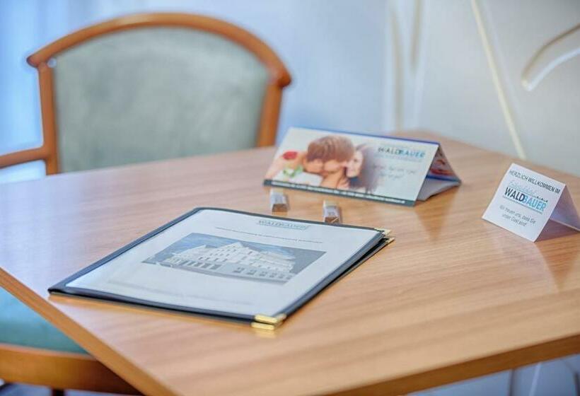Трехместный Номер Стандарт с Балконом, Frühstückshotel Waldbauer