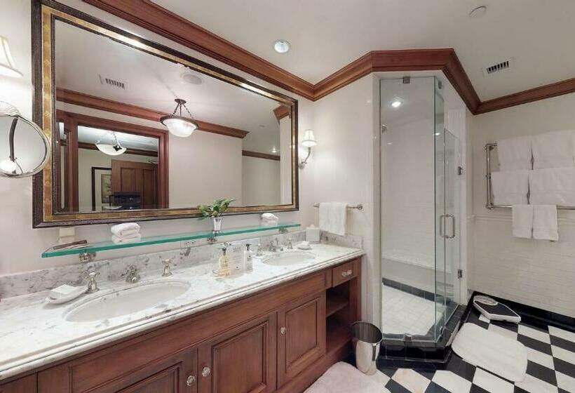 اتاق لوکس با تخت بزرگ, The Lodge At Sea Island