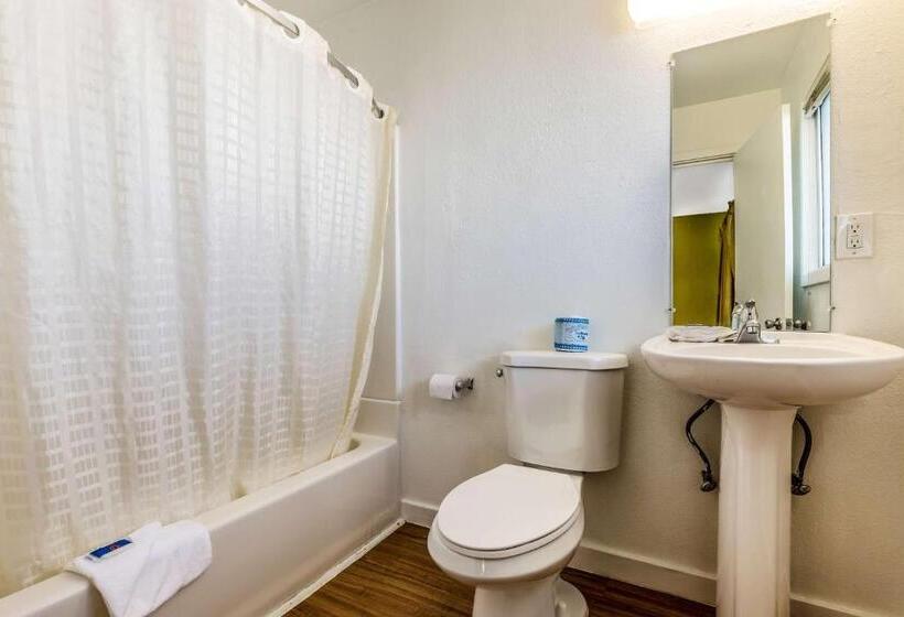 Четырехместный Номер Deluxe, Motel 6 San Rafael