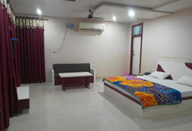 Quarto Triplo Estandar, Varun Inn