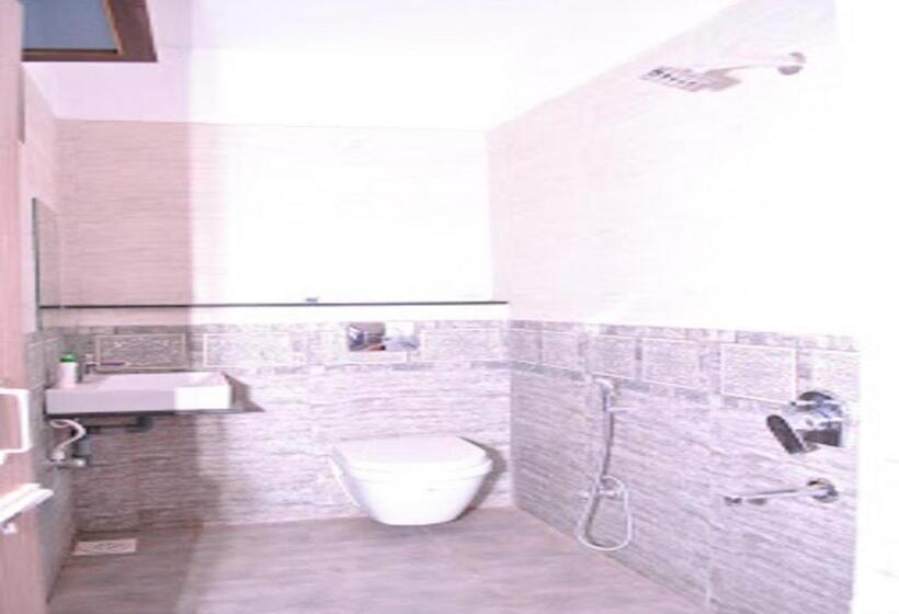 Quarto Estandar, Varun Inn