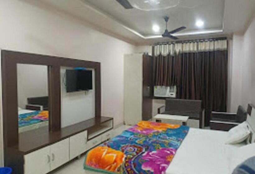 Quarto Triplo Estandar, Varun Inn