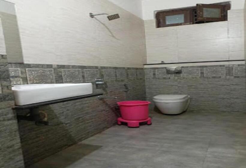 Quarto Estandar, Varun Inn