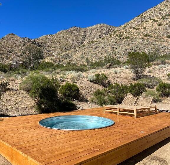 수피리어 스튜디오, Two Pepper Ranch   A Desert Oasis
