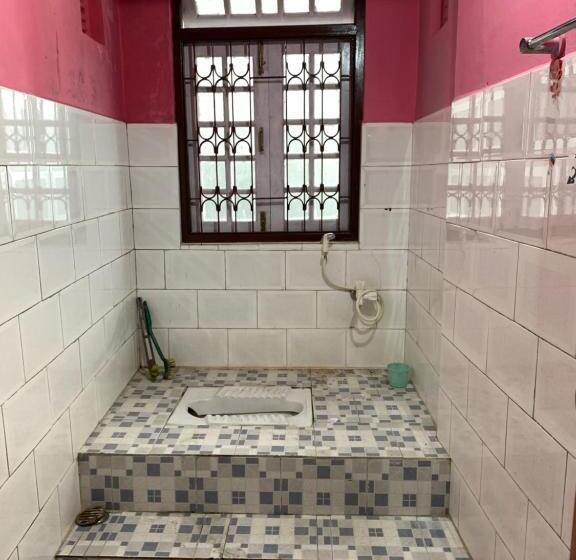 Quarto Triplo Estandar, Solo Stays   Backpacker Hostel