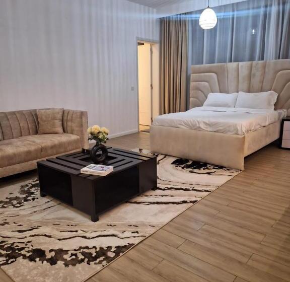 استودیوی استاندارد, Urban Gateaway