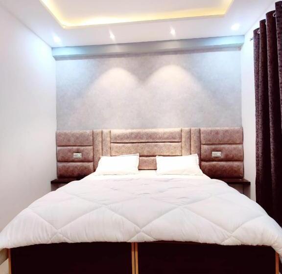 اتاق اکونومی, The Barak S Residency    Lpu Main Gate    Special For Parents, Students, Couples, Corporate