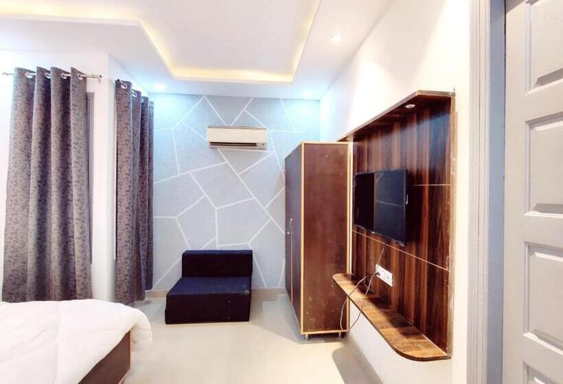 اتاق اکونومی, The Barak S Residency    Lpu Main Gate    Special For Parents, Students, Couples, Corporate