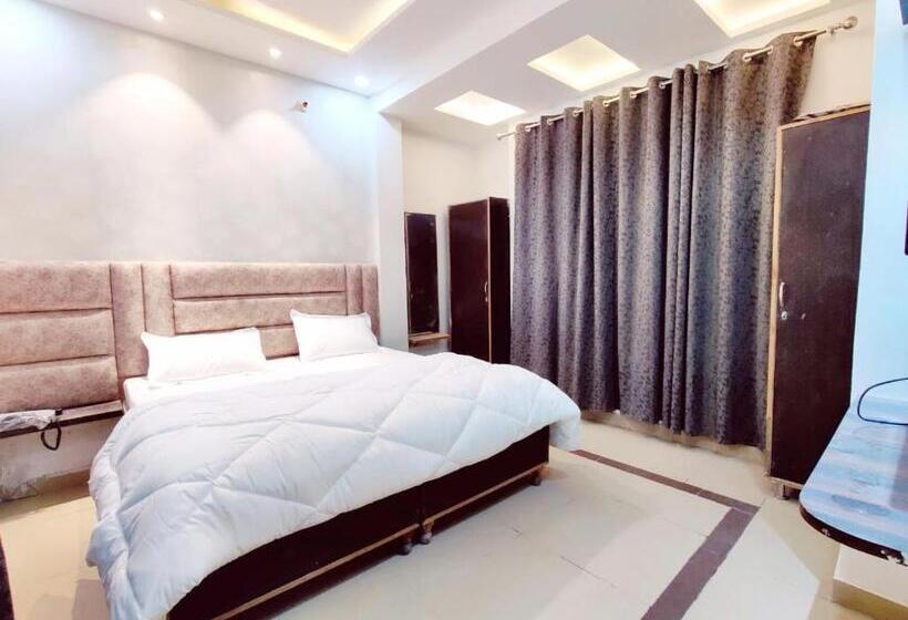 اتاق اکونومی, The Barak S Residency    Lpu Main Gate    Special For Parents, Students, Couples, Corporate