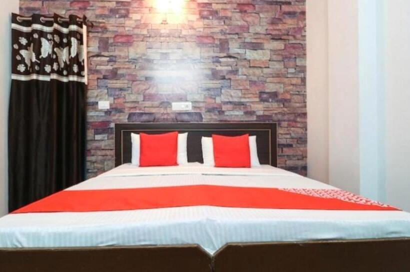اتاق اکونومی, The Barak S Residency    Lpu Main Gate    Special For Parents, Students, Couples, Corporate