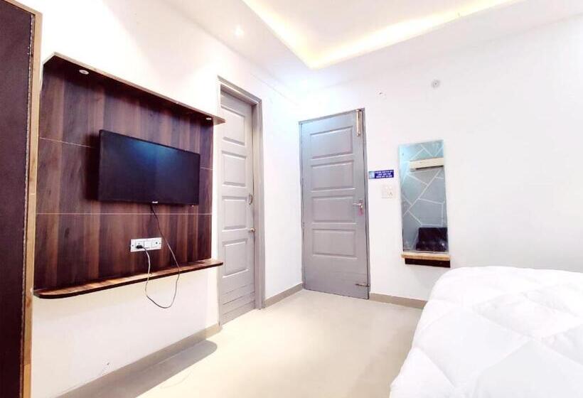 اتاق اکونومی, The Barak S Residency    Lpu Main Gate    Special For Parents, Students, Couples, Corporate