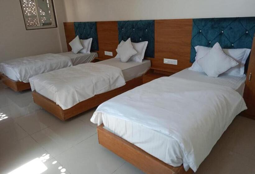 اتاق استاندارد سه نفره, Fabhotel Hk Villa