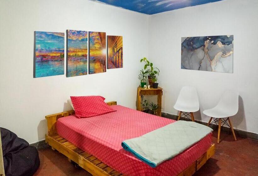 اتاق لوکس, Hostel B