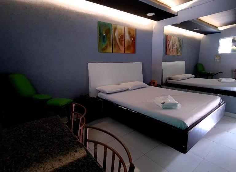 자쿠지 스위트, Gran Motel Gyn