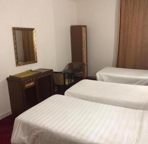 اتاق ساده سه‌ نفره, فندق عبير العزيزية