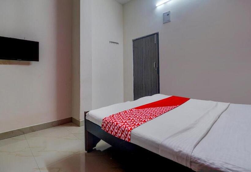 חדר קלאסי לשלושה, Oyo Flagship Hotel Royal Comfort Near Shilparamam