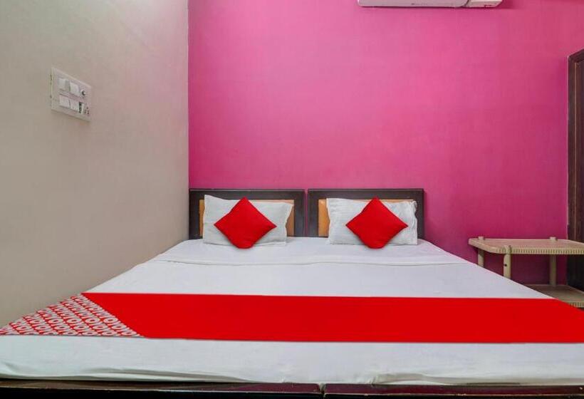 חדר קלאסי לשלושה, Oyo Flagship Hotel Royal Comfort Near Shilparamam