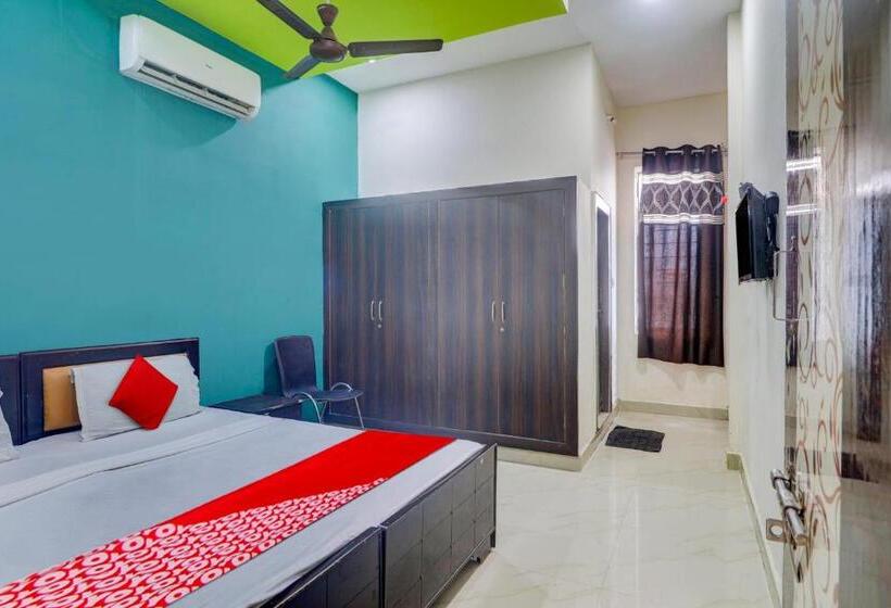 חדר קלאסי לשלושה, Oyo Flagship Hotel Royal Comfort Near Shilparamam