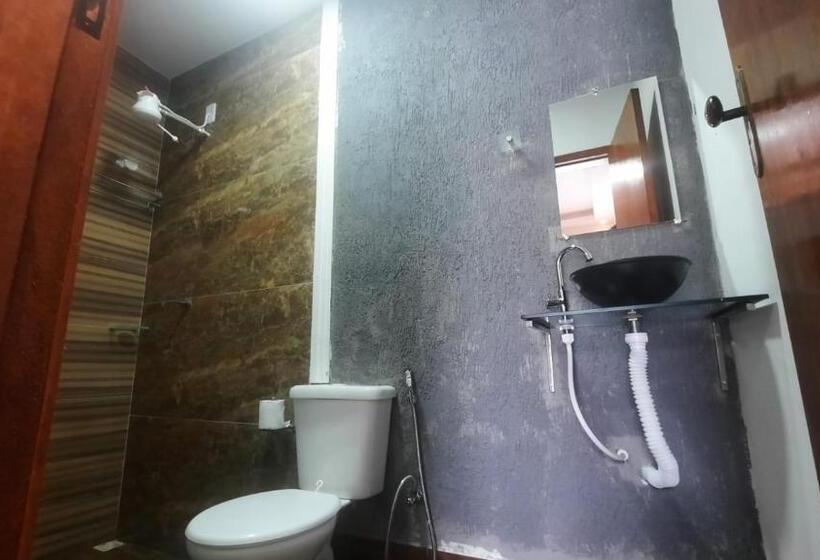 발코니가 있는 스위트, Pousada Recanto Beach House   Cabo Frio   Rj  Unamar  Cond Florestinha   1 Min A Pé Da Praia