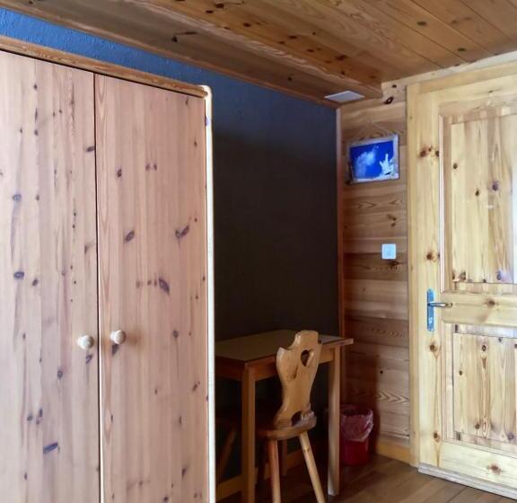 اتاق استاندارد با سرویس بهداشتی مشترک, B&b Chalet Rey Bellet