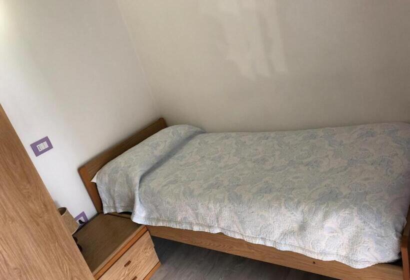 Студия Стандарт, Albergo La Perla