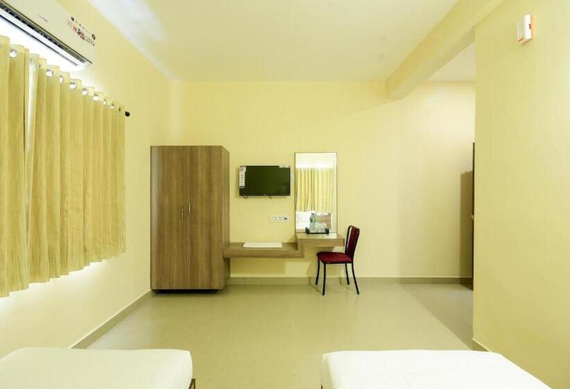 Номер Deluxe с Балконом, Brindhavan Residency
