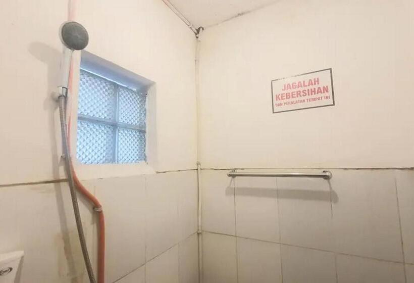 اتاق لوکس, Reddoorz Near Universitas Pgri Kanjuruhan