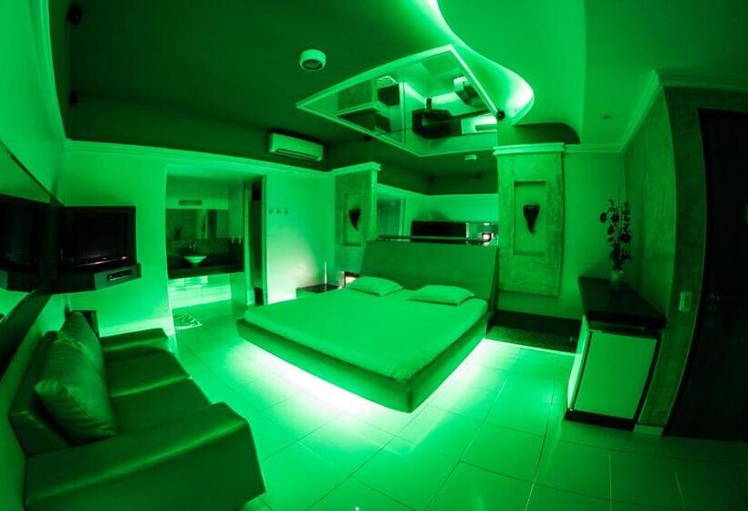 اتاق لوکس, Netuno Motel