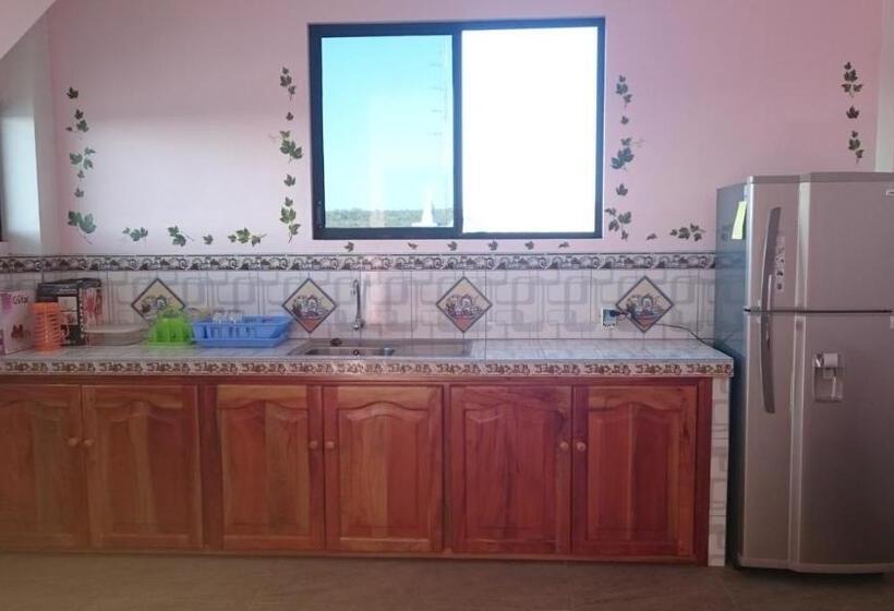 سوئیت با تخت بزرگ, Casa De Celeste