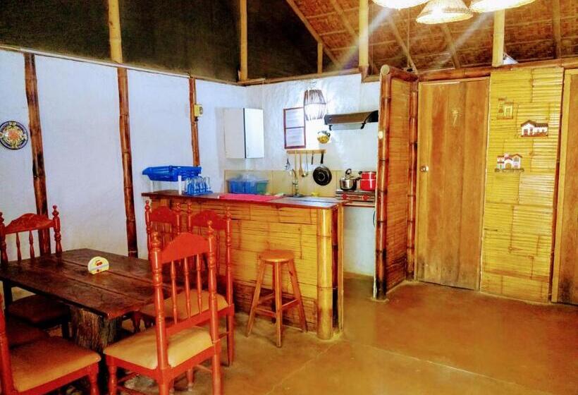 بانگلوی استاندارد, Guacamayo Bed & Breakfast