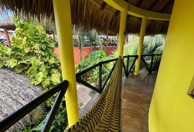 بانگلوی استاندارد, One Love Hostal Puerto Escondido