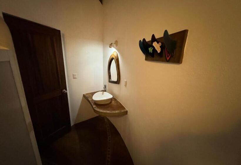 بانگلوی استاندارد, One Love Hostal Puerto Escondido