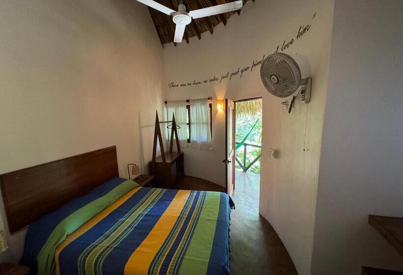 بانگلوی استاندارد, One Love Hostal Puerto Escondido