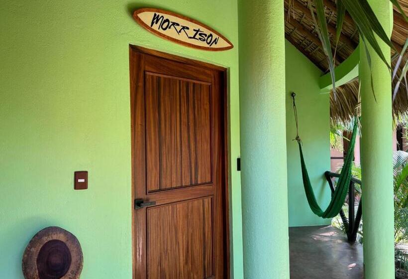 بانگلوی استاندارد, One Love Hostal Puerto Escondido
