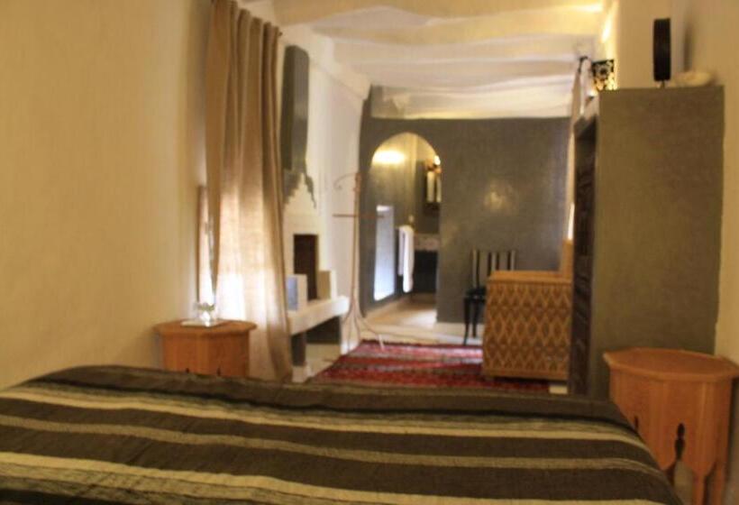 Номер Стандарт, Riad El Koudia