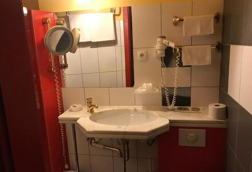 Номер Стандарт Трехместный, Podzamcze