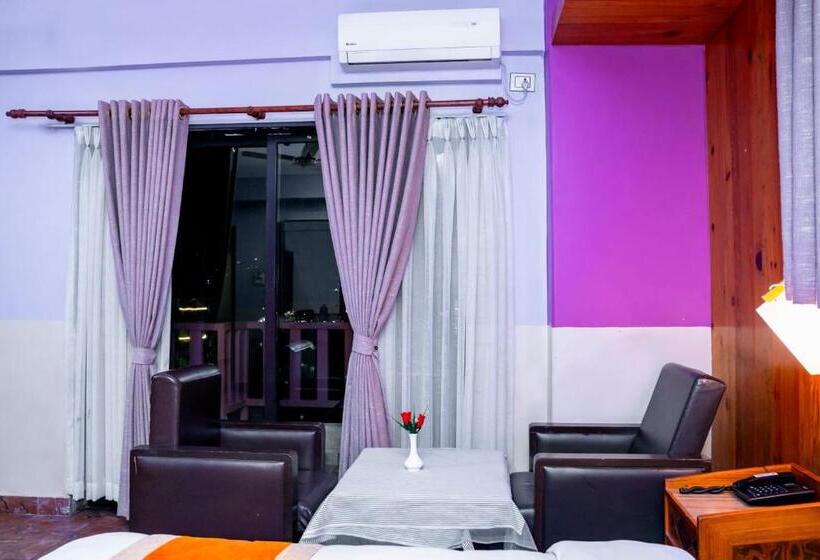 Suite with lake view, Kamana