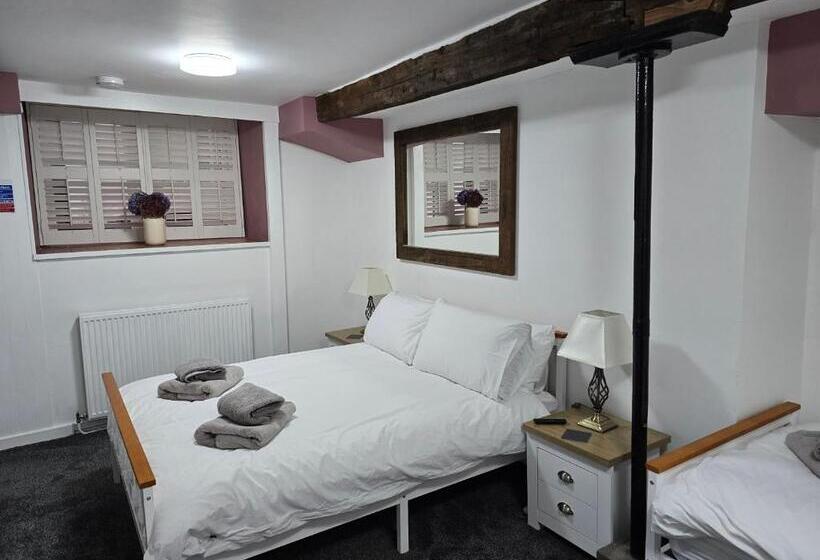 חדר משפחתי, Poppy Cottage