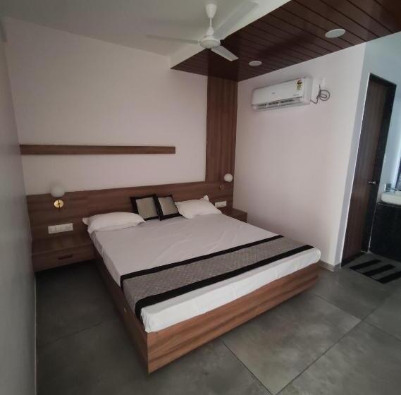 Номер Deluxe, Shree Ram