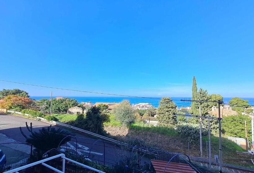 Triple Room Sea View, Chez Lucy Cefalù
