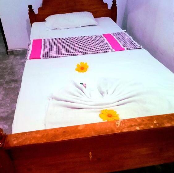 اتاق استاندارد یک نفره, Habarana City Hostel