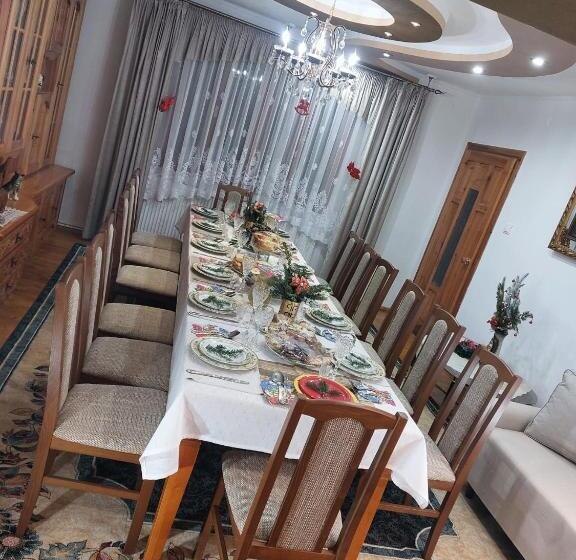 اتاق پریمیوم چهارنفره, Pensiunea Adela
