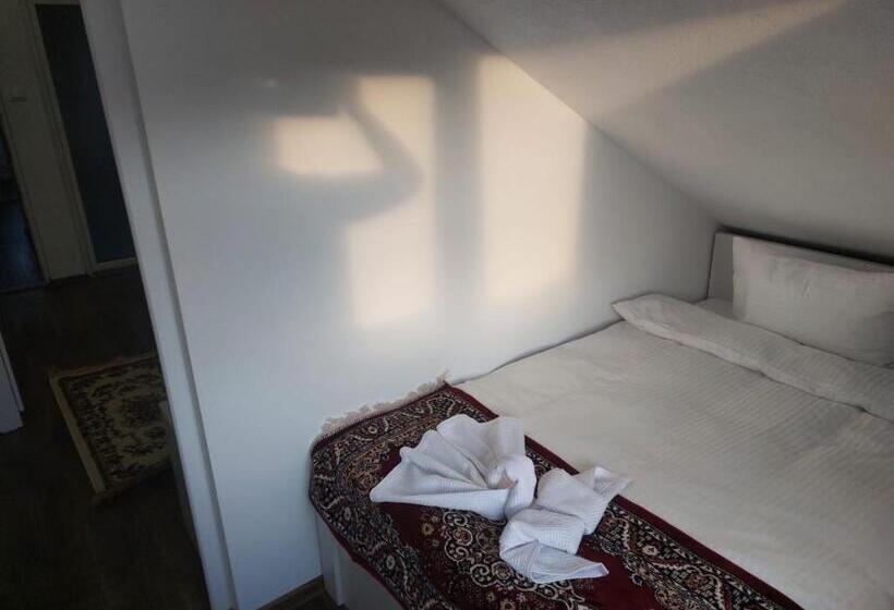 اتاق سوپریور سه تخته, Pensiunea Adela